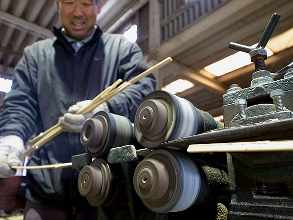 ローラー付き竹ひご取りの機械 - 竹虎四代目がゆく！